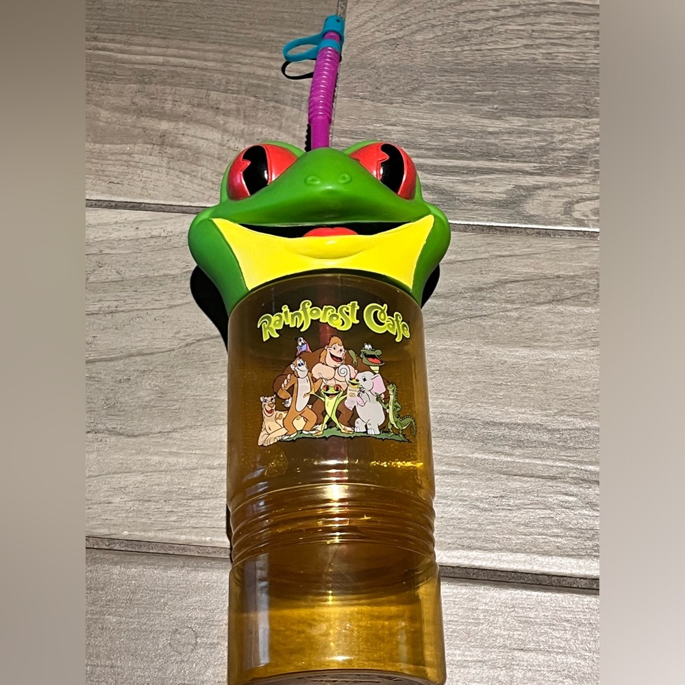 Rainforest Cafe kid’s souvenir frog plastic mug snack twist cup with a straw